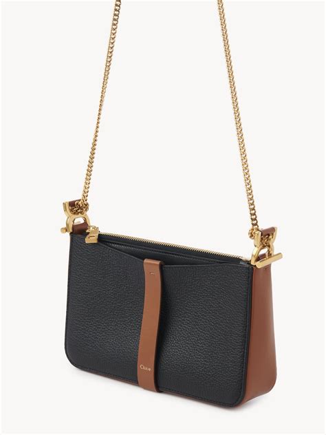 Marcie pouch on chain in grained leather 